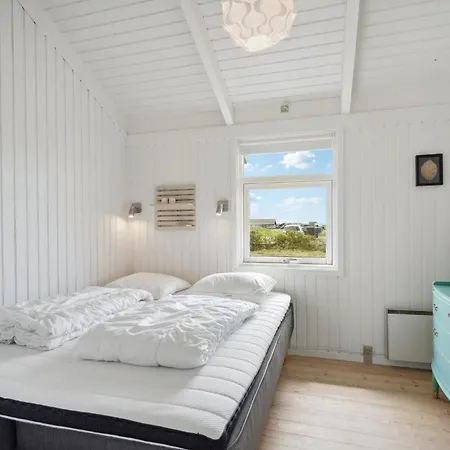 4 Bedroom Awesome In Harboore * 哈博尔